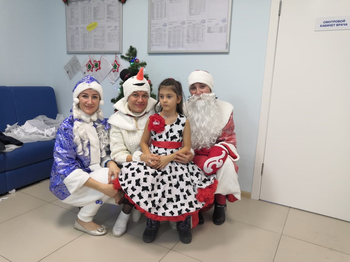 Сеть медцентров МастерСлухТМ устроила новогодние утренники для маленьких пациентов и их родителей
