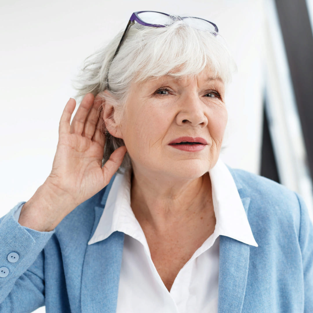 Слаба ушами стала. Что нужно знать о возрастной потере слуха